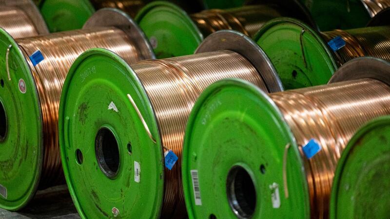 Erzeugerpreise in Deutschland sinken im Rekordtempo Kabeltrommeln mit aufgespultem Kupferkabel in Köln. In Deutschland sind die Prei.se auf Herstellerebene deutlich gesunken.