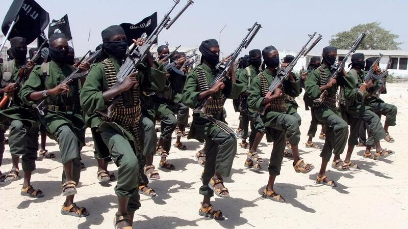 Blutbad am Strand in Somalia - Viele Tote bei Terrorangriff Kämpfer der islamistischen Terrormiliz Al-Shabaab in Somalia. (Archivbild)