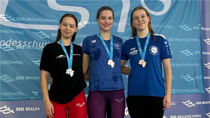 Nachwuchs des Stader SV gewinnt bei Landesmeisterschaften Medaillen Käte Ehlers vom Stader SV (rechts) freut sich über Bronze.