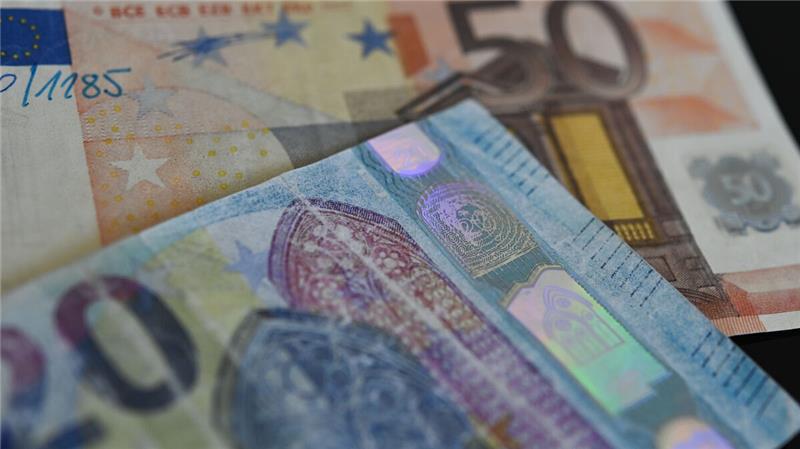 Käufern von Falschgeld im vermeintlich sicheren Bereich des Internets, dem Darknet, drohen Hausdurchsuchungen und hohe Strafen. Foto: Dedert/ dpa