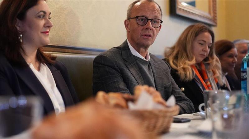 Kaffeetrinken mit Kandidatinnen