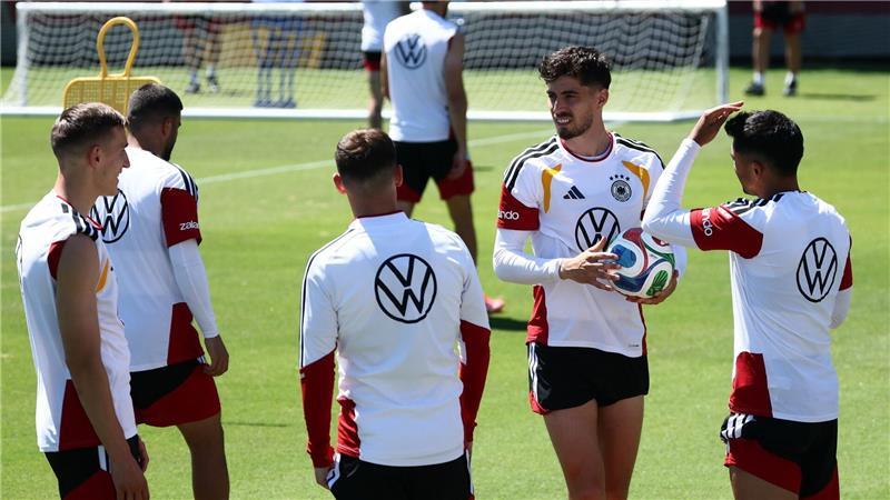 Kimmichs WM-Eindruck: Wie Nagelsmann sich verändert hat Kai Havertz war über einen zweiten Platz mit seiner Gruppe im Trainingsspiel nicht zufrieden.