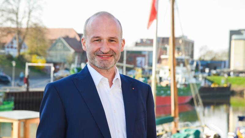 Kai Koeser, hier am Stadthafen, will für die SPD Bürgermeister von Stade werden.