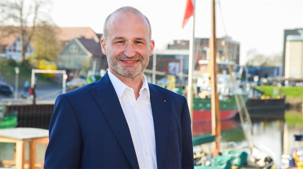 Kai Koeser, hier am Stadthafen, will für die SPD Bürgermeister von Stade werden.