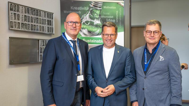 Gesundheitskongress: Die Medizinwelt zu Gast in Stade Kai Seefried (Mitte), Landrat und Aufsichtsratsvorsitzender der Elbe Kliniken, mit den Initiatoren des Gesundheitskongresses, Bernd Lambrecht (links) und Sebastian Philipp.