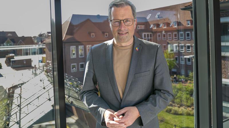 Kai Seefried ist seit zweieinhalb Jahren Chef von über 1000 Beschäftigten in der Stader Kreisverwaltung.