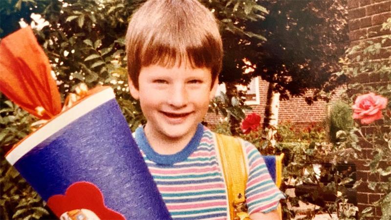 Einschulung: Bekannte Gesichter aus dem Kreis Stade erinnern sich Kai Seefried zu seiner Einschulung im Sommer 1984 im heimischen Garten.