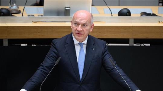 Kai Wegner (CDU), Regierender Bürgermeister von Berlin, im Berliner Abgeordnetenhaus.