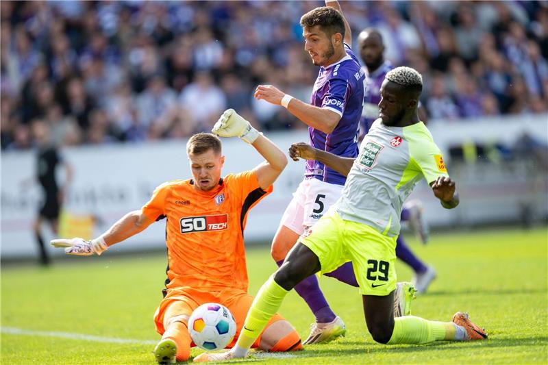 Tomiak rettet Kaiserslautern 2:2 - Nürnberg siegt wieder Kaiserlautern erzwang an der Bremer Brücke ein spätes Remis.
