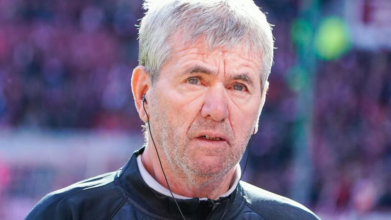 Heim-Debakel für FCK und Funkel – HSV-Verfolger verliert überraschend Kaiserslauterns Trainer Friedhelm Funkel verlor sein Heimdebüt.