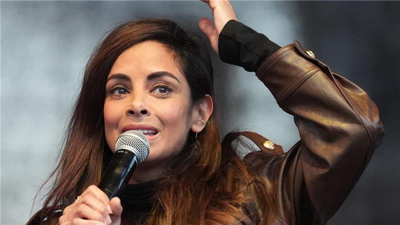 Fernandes bei Hamburger Demo für mehr Opferschutz Kam doch zur Demo in Hamburg: Schauspielerin und Moderatorin Collien Fernandes.