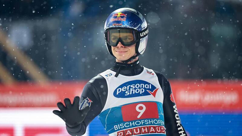 Trost von Hannawald: Geknickter Wellinger ohne Gold-Adler Kam in Bischofshofen auf Rang Fünf: Andreas Wellinger gestikuliert im Zielbereich.