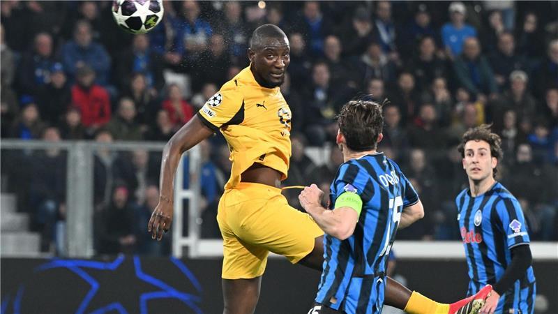 „Tut extrem weh“: Dortmund scheitert in der Champions League Kam kaum zum Zug: BVB-Stürmer Serhou Guirassy.