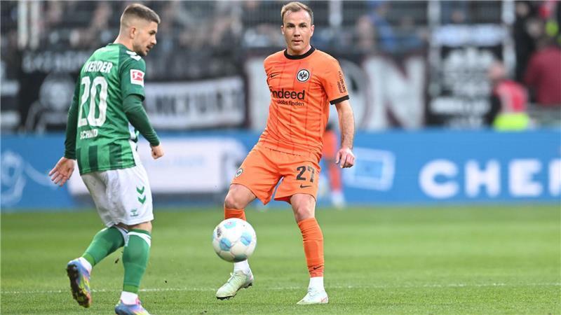 Burke und Schmid treffen: Bremen schlägt ideenlose Frankfurter Kam lange nicht ins Spiel: Frankfurts Weltmeister Mario Götze (r).