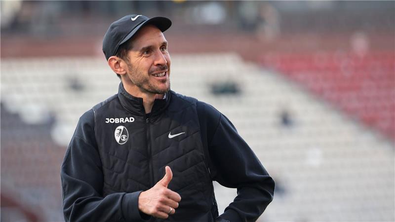 Kam zu spät zur Pressekonferenz nach dem Spiel beim FC St. Pauli: Freiburgs Trainer Julian Schuster.   