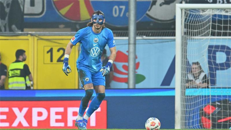 Kamil Grabara geht per Leihe nach Italien. (Archivbild)