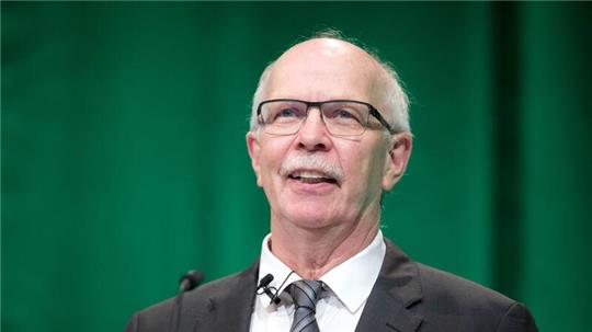 Kammerpräsident Gerhard Schwetje spricht bei der Versammlung der Landwirtschaftskammer Niedersachsachsen (LWK).