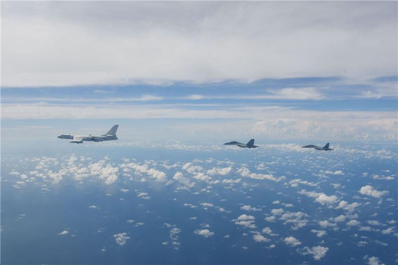 Über 100 chinesische Militärflugzeuge vor Taiwan registriert Kampfflugzeuge der chinesischen Volksbefreiungsarmee (PLA) während gemeinsamer Kampfübungen um die Insel Taiwan.