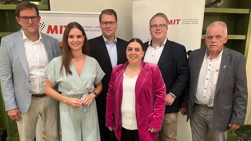 Kandidaten-Gruppenbild mit MIT-Vorständen: Gerhard Hoffmann (MIT Stade), Vanessa-Kim Zobel, Alexander Krause, Sabrina Klapper, Nico Burfeind und Friedrich Michaelis (MIT Rotenburg).