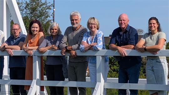 Kandidaten von Bündnis 90/Die Grünen auf der Hogendiekbrücke: Thorben Umlandt, Christiane Müller, Karen Ehlers, Gerd Grunwald, Ulrike Mohr, Mario Ganser und Sandra Lorbach (von links).