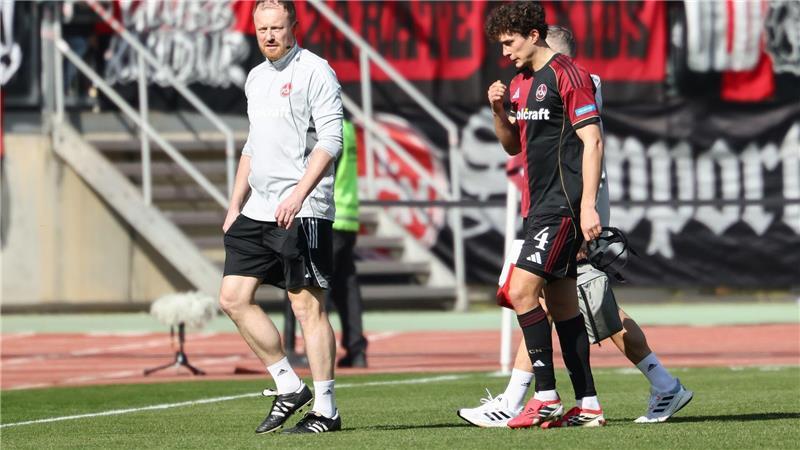 Kann Kapitän Gruber (r) spielen? (Archivbild)