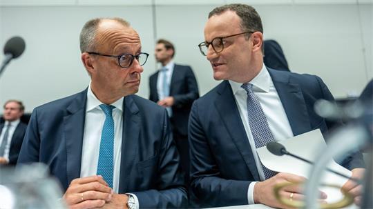 Kann sich Jens Spahn als Chef der Unionsbundestagsfraktion halten? Die CDU in Merz‘ Heimat Brilon fordert seinen Rücktritt. (Archivbild)