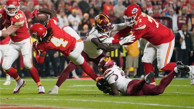 Bilder des Tages Kansas City Chiefs - Washington Commanders: Chiefs-Star Rice knapp an der Endzone