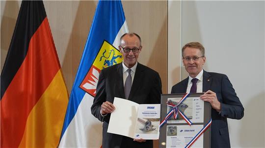 Kanzler Friedich Merz ist nun Pate eines Seehundes.