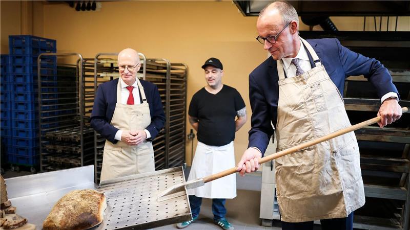 Kanzler Friedrich Merz schätzt das Handwerk und gutes deutsches Brot.