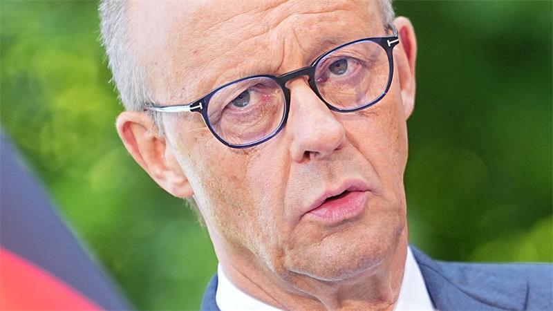 Erschwerte Krankmeldungen - vieles noch unklar Kanzler Merz: „Sie müssen nicht am ersten Tag in die Arztpraxis.“