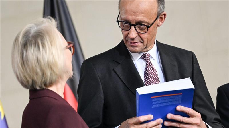 „Wirtschaftsweise“: Reiche Firmenerben stärker besteuern Kanzler Merz ist nicht zufrieden mit der Wirtschaftslage.