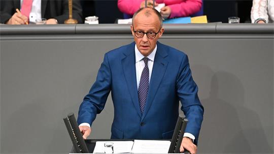 Kanzler Merz verteidigt den schwarz-roten Reformkurs.