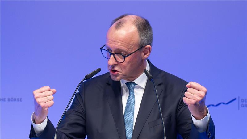 Kanzler Merz will nach eigenen Worten „noch vor dem Jahresende 2026 die Reform der Altersversorgung“ in Deutschland auf den Weg bringen. Dabei sollen die drei Säulen – also gesetzliche Rente sowie private und betriebliche Altersvorsorge – auch im Verhältnis zueinander neu gewichtet werden. (Archivbild)