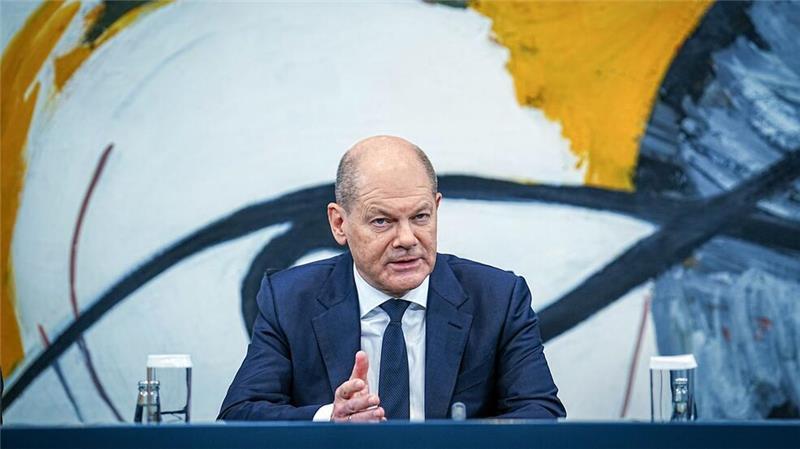 Patientenschützer: „Trauerspiel“ um Corona-Aufarbeitung Kanzler Olaf Scholz gab nach einee Bund-Länder-Runde die Ergebnisse auch zu Corona bekannt - ein damals gewohntes Bild.