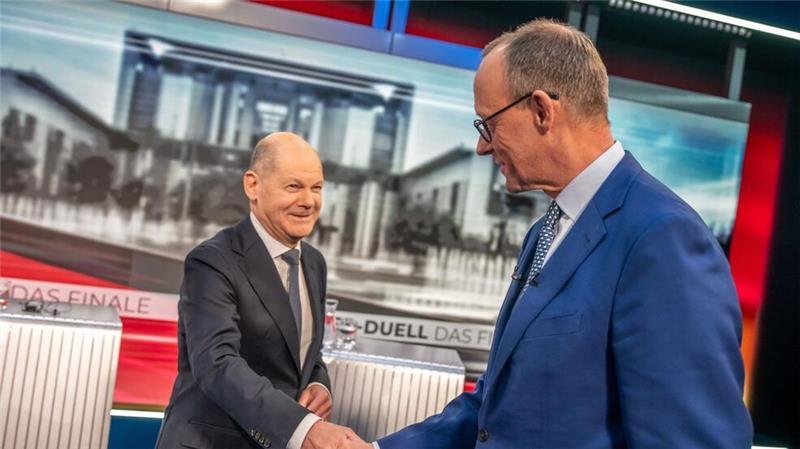Kanzler Scholz würde zu Kanzlerkandidat Merz ins Flugzeug steigen.
