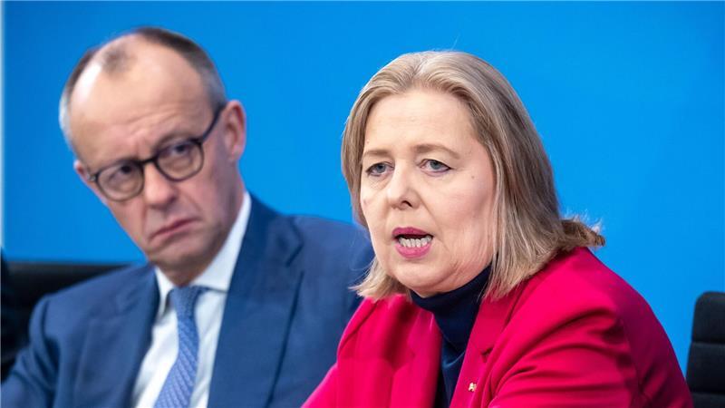 Kanzleramt und Bundesarbeitsministerium schlagen die beiden Vorsitzenden der Rentenkommission einvernehmlich vor. (Archivbild)