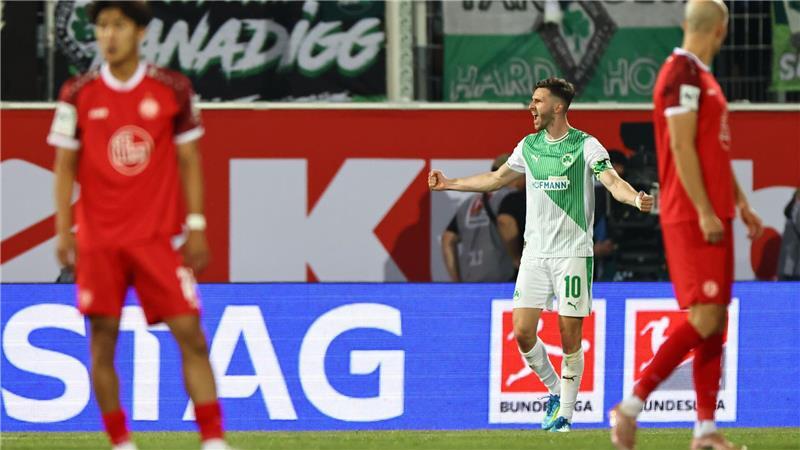 Dank Futkeu und Hrgota: Fürth wendet gegen Essen Absturz ab Kapitän Branimir Hrgota trifft unwiderstehlich.