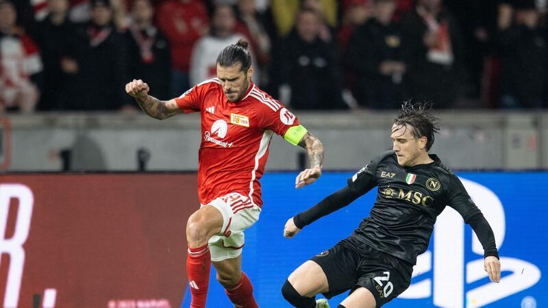 Union Berlin verliert auch gegen Neapel Kapitän Christopher Trimmel (l) und seine Unioner kassierten die neunte Pflichtspiel-Niederlage in Serie.