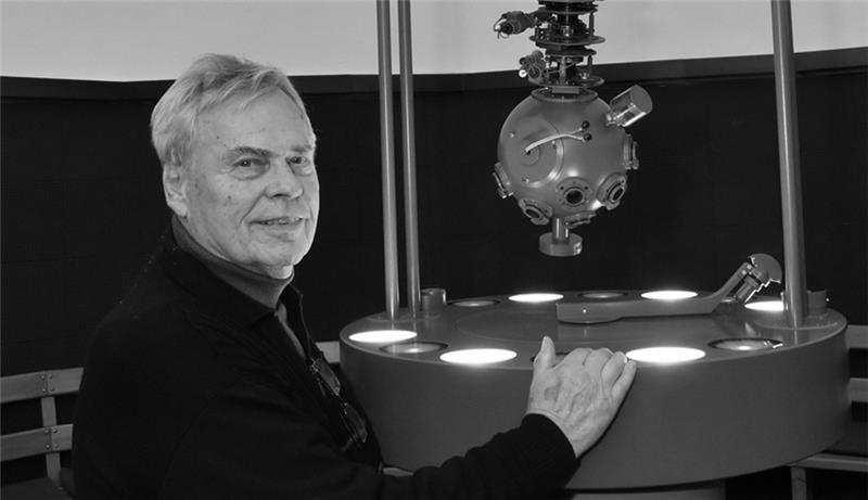 Kapitän Egon Ohlrogge leitet das Planetarium (81†). Foto: Vasel