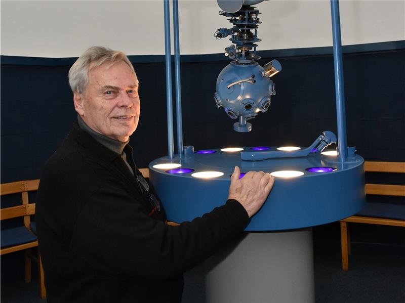 Er warnte vor der Elbvertiefung: Große Trauer um Egon Ohlrogge Kapitän Egon Ohlrogge leitet das Planetarium (81†). Foto: Vasel