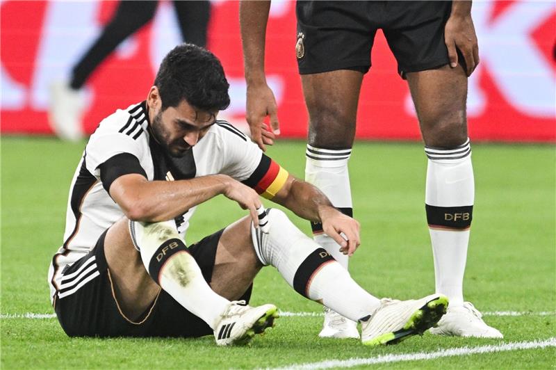 Völler erweckt DFB-Elf – und muss jetzt eigentlich weitermachen Kapitän Ilkay Gündogan musste das Feld in der Mitte der ersten Halbzeit verletzungsbedingt verlassen.