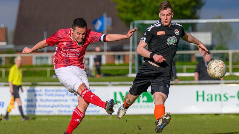 Mu/Ku-Torwart Hendrik Meyer pariert Elfmeter und rettet 0:0 im Abstiegskampf Kapitän Niklas Gerken und der FC Mulsum/Kutenholz müssen mit einem Punkt im Abstiegskampf leben.