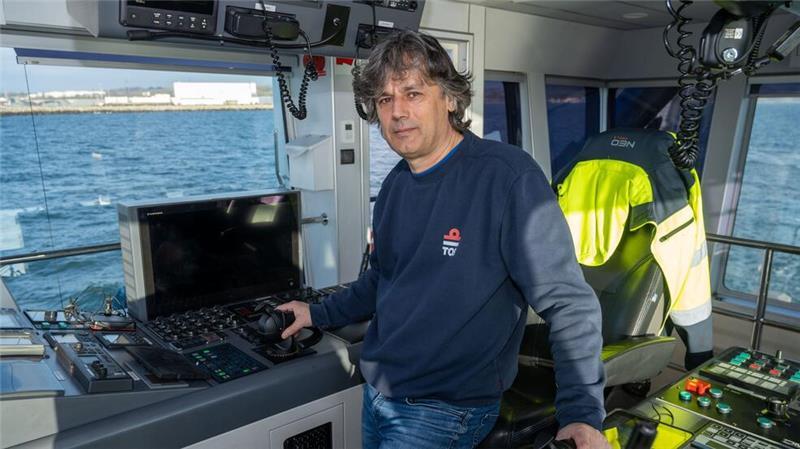 Kapitän Nikolay Mihaylov hat mit seinem Schlepper bei der Sicherung des havarierten Tankers „Eventin“ geholfen.