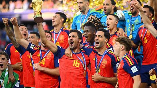 Kapitän Rodri und die Spanier sind Weltmeister.