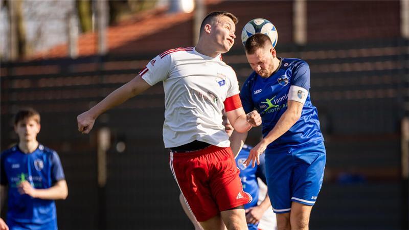 Kapitän Simon Böse (rechts) und seine SG Lühe verloren ihr Heimspiel gegen Bliedersdorf.