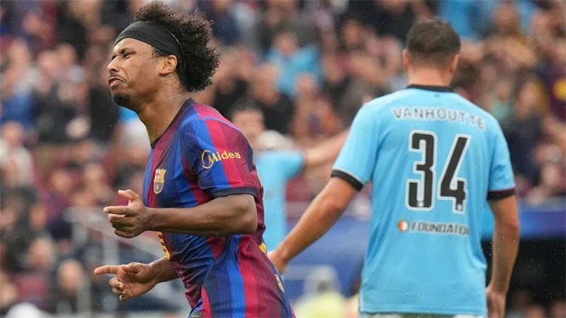 Karim Adeyemi (l) gelang ein herrlicher Treffer.