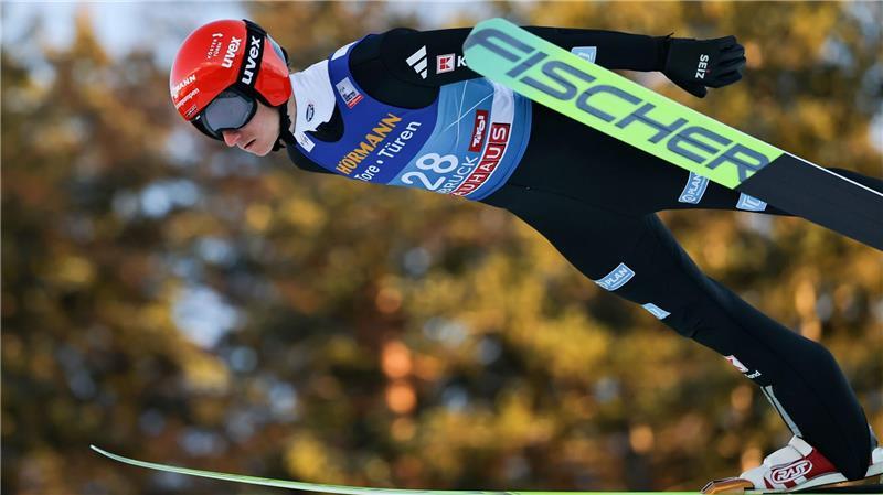 Karl Geiger kommt in Innsbruck besser zurecht als Wellinger.