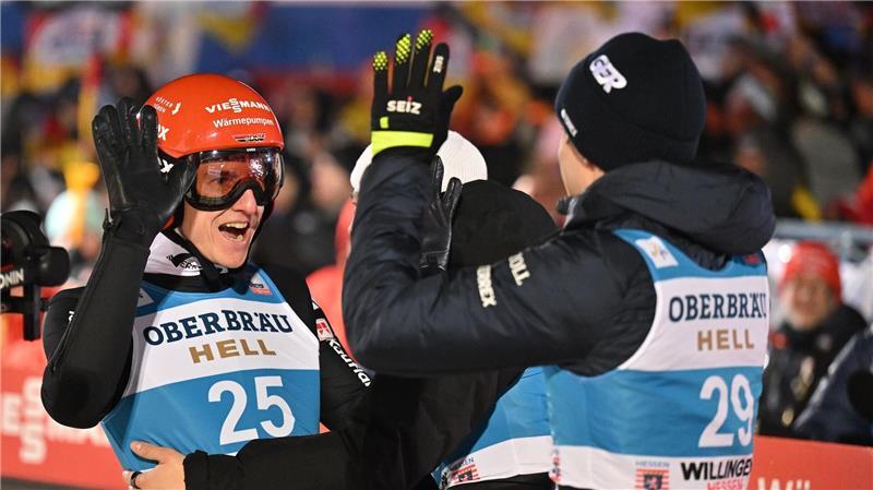 Karl Geiger (l) und Andreas Wellinger (r) hatten in Willingen Grund zur Freude.