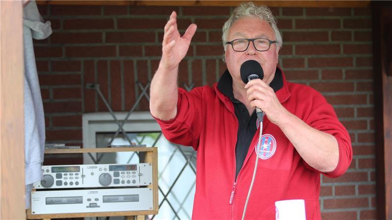 Karl-Heinz "Kalle" Hees - der singende Stadionsprecher.