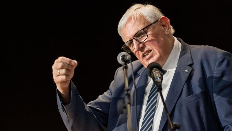 Karl-Josef Laumann (CDU), Sozialminister in Nordrhein-Westfalen, spricht auf dem Landesparteitag der CDU Hamburg.